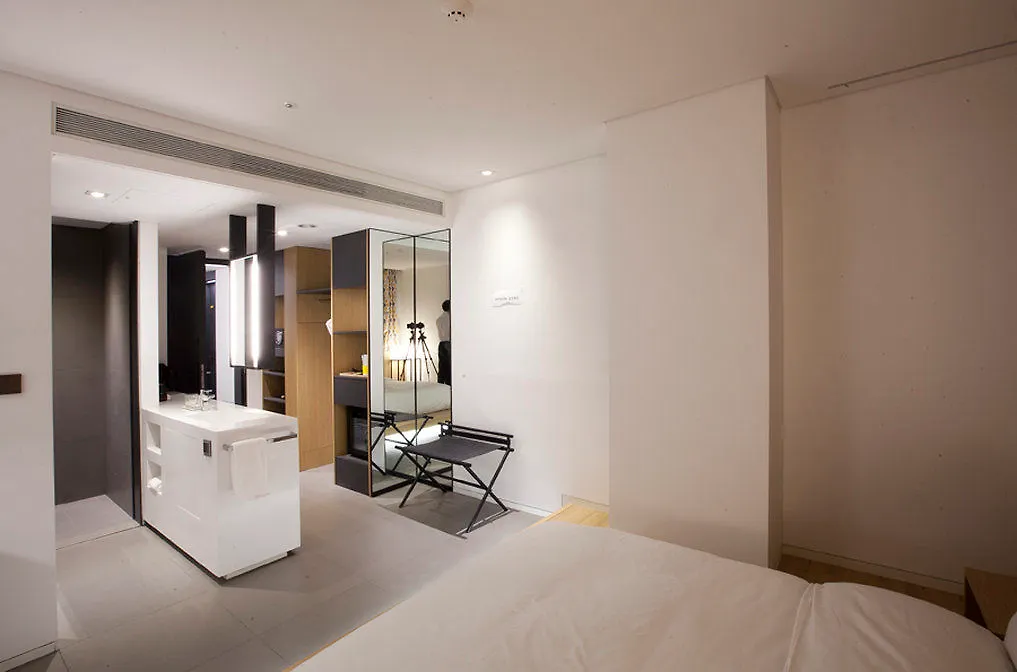 L7 Myeongdong By Lotte Hotel Seoul 4*,